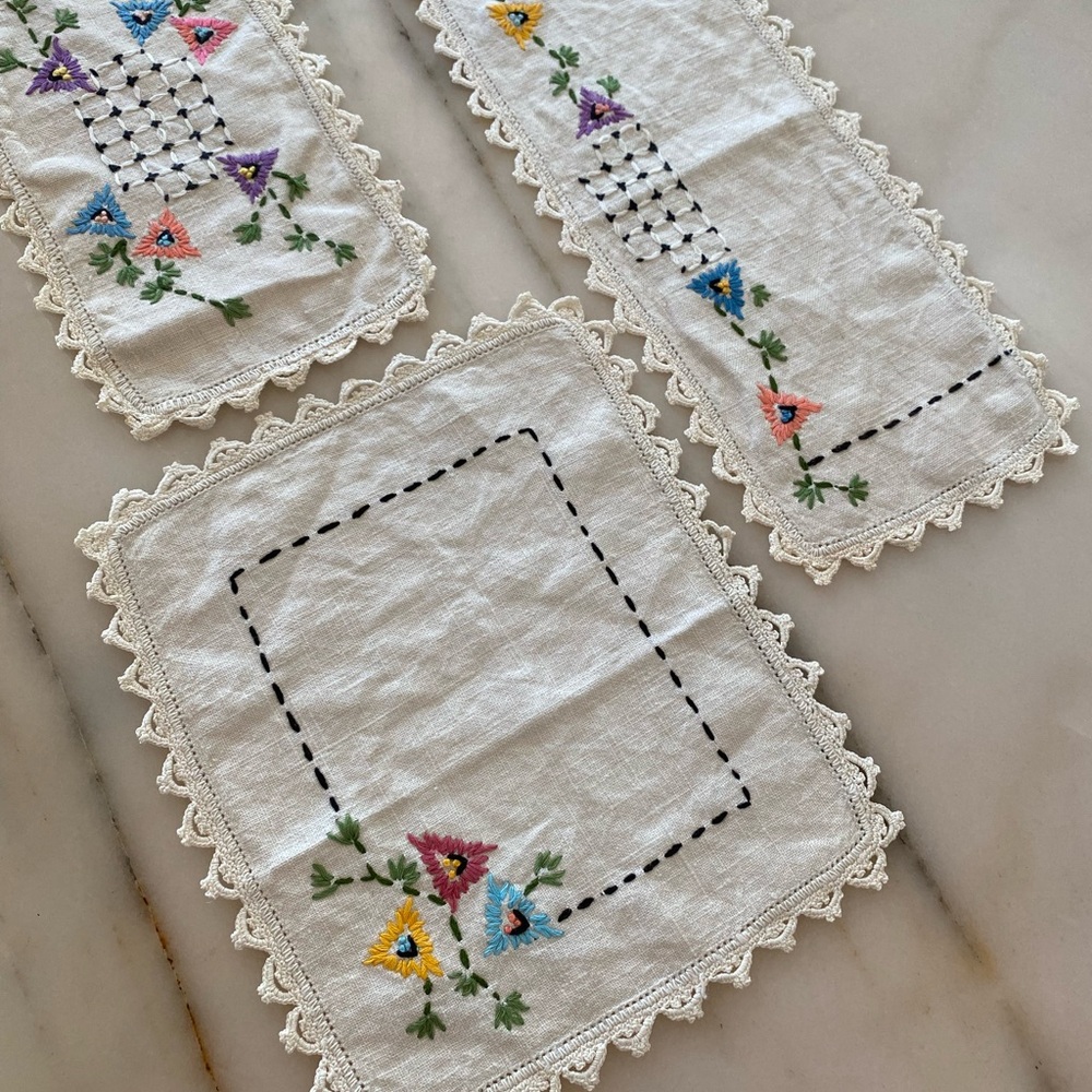 Embroidered Lace Doilies Set - Picture 2 of 6